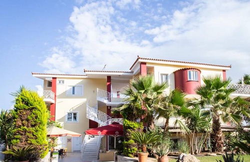 Trifylia House | Motel ∙ 8 guests