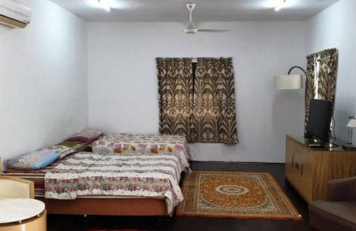 Merbau Sempak Cabin | Mri Homestay Sg Buloh - Studio Unit with Chargeable Private Pool
