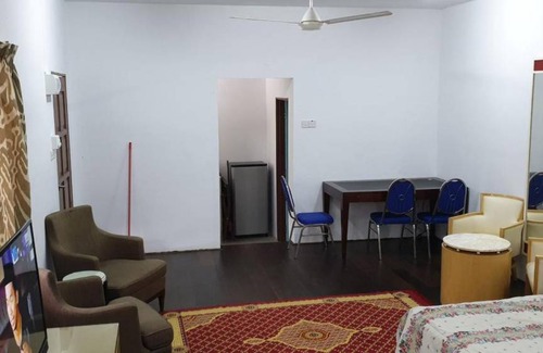 Merbau Sempak Cabin | Mri Homestay Sg Buloh - Studio Unit with Chargeable Private Pool