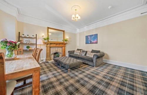 Inverness City Centre House | mySTAYINN Cedar Villa 9 Bedroom House - Inverness