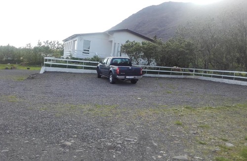 Hvalfjarðarsveit House | Námshestar