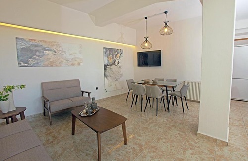 Gournai House | Nereides Home