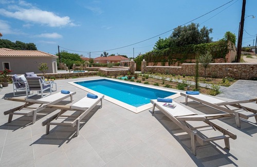 Pesada House | Newly built 2 bedroom Villa with private pool in serene setting