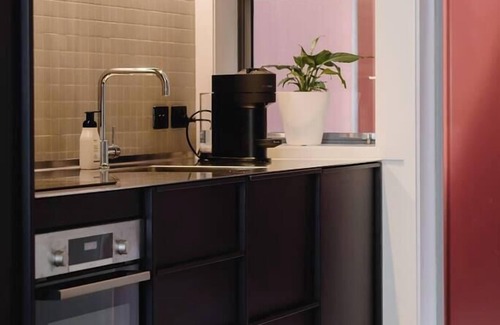 Te Aro Apartment | NYC Loft Vibe | 2BR City Stay + Rooftop Terrace