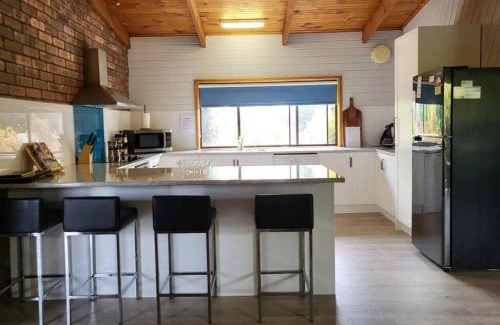 Scamander House | Ocean Breeze - Sleeps 12 - Pet Friendly