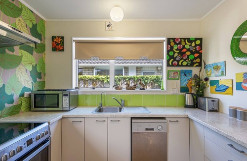 Paraparaumu Beach House | Olive Terrace - Paraparaumu Holiday Home