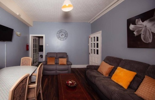 Tollcross House | One bedroom, City Centre Apartment