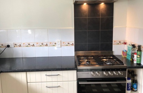 Oneroa House | Oneroa Village location