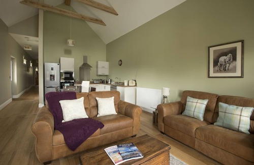 Crieff Apartment | Orchard Cottage, single level Sleeps 4 with a wheelchair accessible bathroom