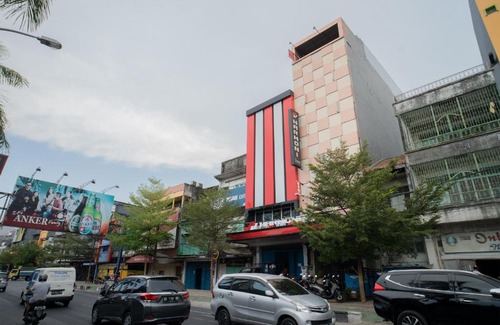 Makassar Hotel | OYO 1702 Harmoni Inn Makassar