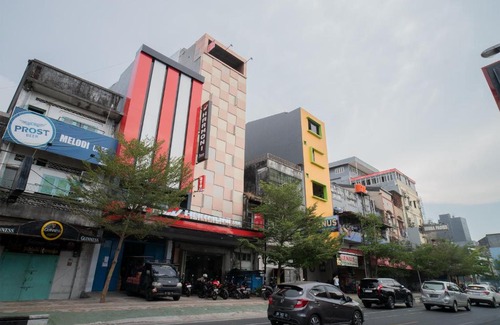 Makassar Hotel | OYO 1702 Harmoni Inn Makassar