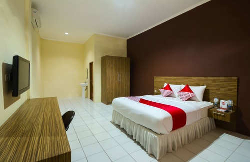 Sukabumi Hotel | OYO 688 Grand Pakidulan Hotel