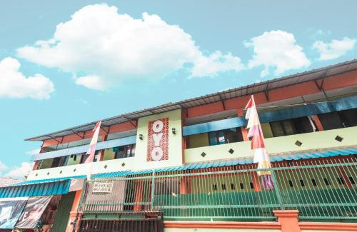 Rawalumbu Hotel | OYO Living 1756 Amira Guest House