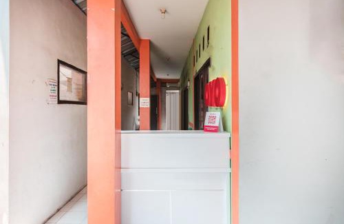 Rawalumbu Hotel | OYO Living 1756 Amira Guest House