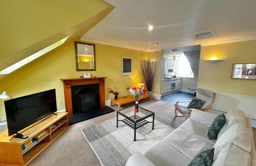 Old Town Apartment | Parliament Sq (apt 5) Royal mile
