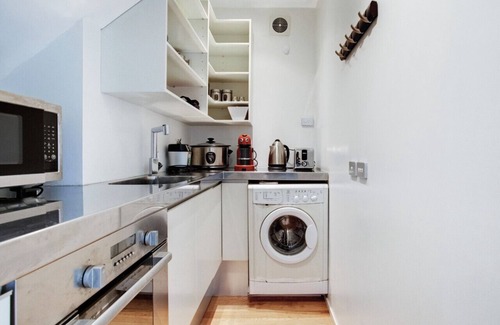 Freemans Bay House | Premium Abode with Plunge Pool steps to Ponsonby
