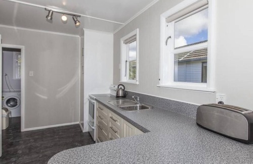 Lower Hutt Resort | Private room ∙ 1 guest