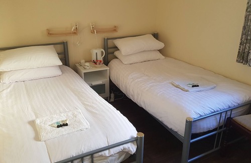 North West Hostel | Private Twin Room with Shared Facilities - Alba Self Catering
