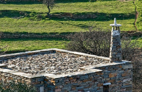 Kea House | Private vacation stone house offers peace and contact with nature.