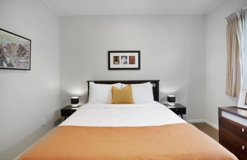 Point Chevalier House | Prosper Point Home with BBQ, Patio and Parking