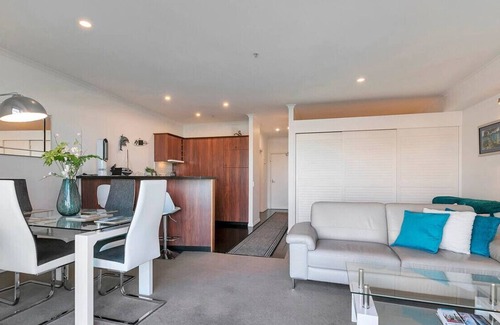Auckland Central Business District Apartment | QV Princes Wharf Waterfront Apt with Balcony -1030