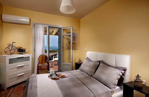 Maragas Villa | R 671 Superior Villa with Private Pool Sea Views Incl Breakfast