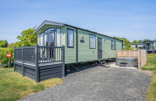 Coldstream RV Rental | Recreational vehicle (RV) ∙ 3 bedrooms ∙ 8 guests