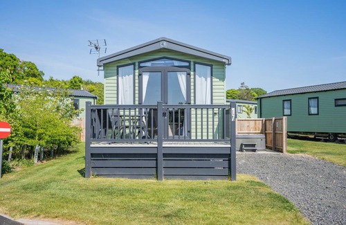 Coldstream RV Rental | Recreational vehicle (RV) ∙ 3 bedrooms ∙ 8 guests