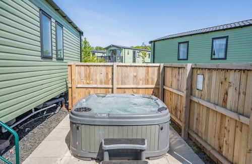 Coldstream RV Rental | Recreational vehicle (RV) ∙ 3 bedrooms ∙ 8 guests