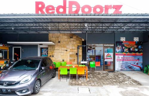 West Semarang Hotel | RedDoorz Hostel near Lawang Sewu Semarang