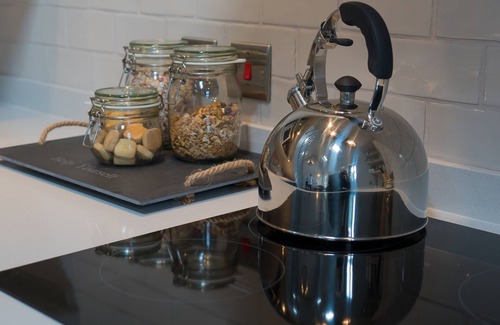 Strathcarron Cottage | Remote & awe-inspiring Sealgair Cottage. Pet-friendly, log burner, lochside.