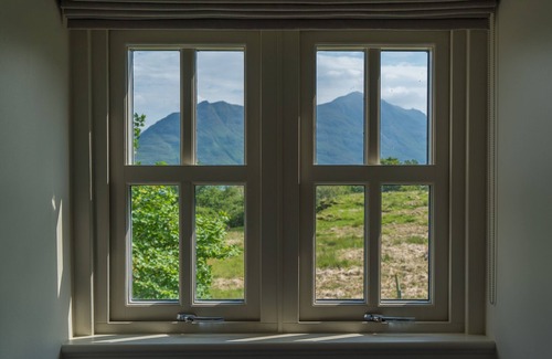 Strathcarron Cottage | Remote & awe-inspiring Sealgair Cottage. Pet-friendly, log burner, lochside.