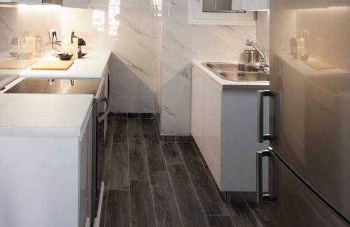 Athens City Centre Apartment | Renovated 2 bedroom apt in Larissis Railway Station and Metro