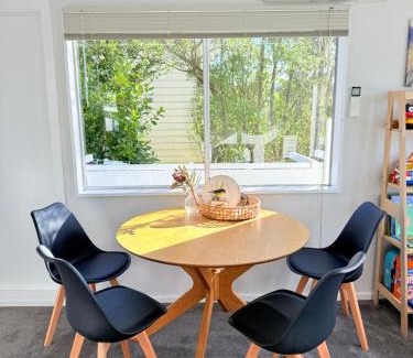 Johnsonville Apartment | Renovated Entire 2BR Flat, Comfort, Scenic Views, Free Parking & 10 min to Ferry