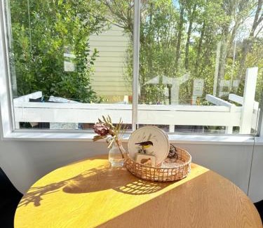 Johnsonville Apartment | Renovated Entire 2BR Flat, Comfort, Scenic Views, Free Parking & 10 min to Ferry