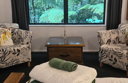 Ngaruawahia Cottage | Retreat into nature, in rural Ngaruawahia.nRelax in the outdoor bath.