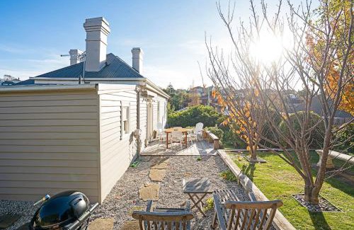West Hobart House | Rose Cottage - Charming Haven near CBD & Waterfront