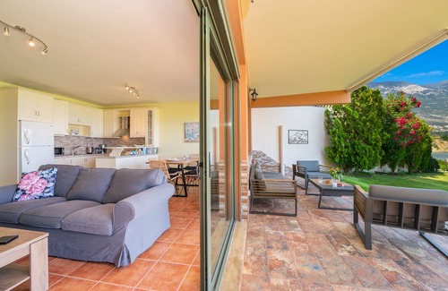Karavados Villa | Seafront luxury 3 bedroom villa