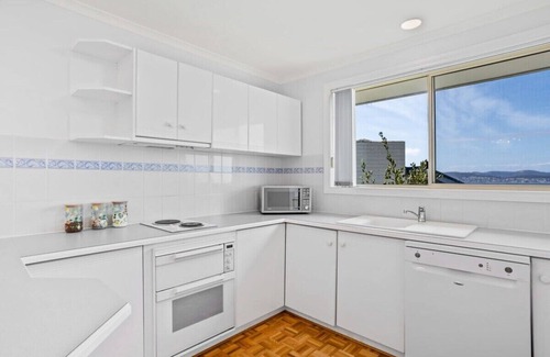 Sandy Bay House | "Seaside Serenity" with views, Sleeps 9, 3 bath.