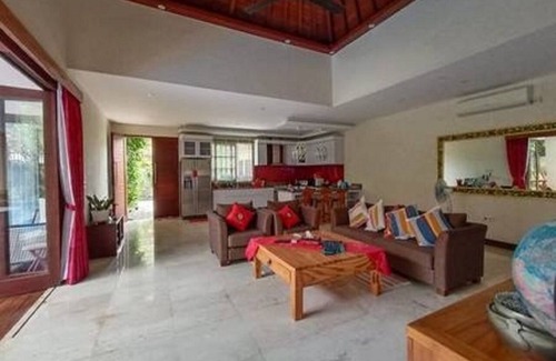 Senggigi Villa | Senggigi Art Market is 1.6 mi from the property.