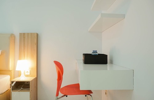 Jakarta Hotel | Simply Strategic and Homey Studio Signature Park Tebet Apartment