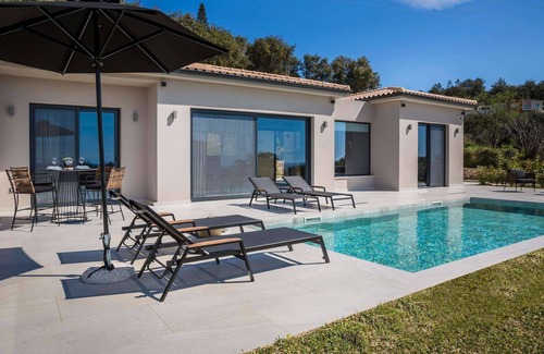 Sarlata Villa | Single-Storey Contemporary Villa, A/C, Private Pool and Panoramic Sea Views - 10 mins to Beaches