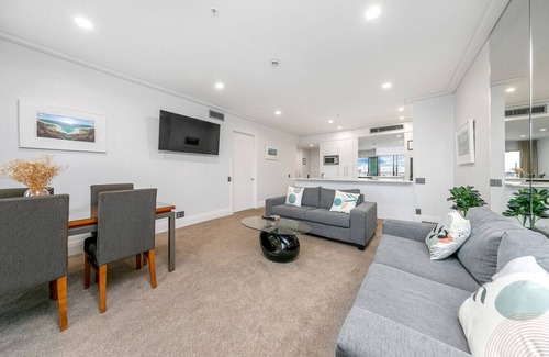 Auckland Central Business District Apartment | Sophisticated Spacious APT w/Stunning Harbour View