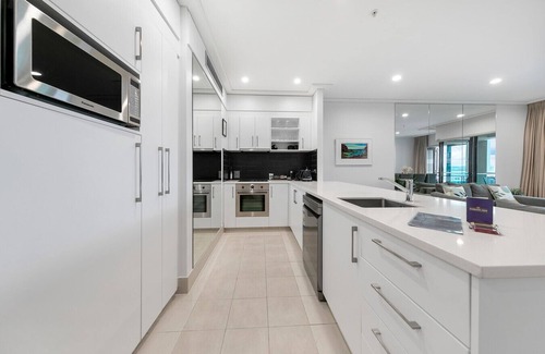 Auckland Central Business District Apartment | Sophisticated Spacious APT w/Stunning Harbour View