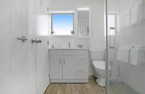 Grafton Apartment | Spacious 2BR Garage 1 Stop on train to Eden Park