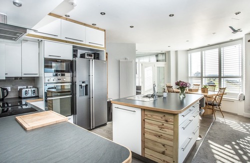 Joppa Apartment | Spectacular ground floor apartment with unbeatable views across the Firth of Forth.