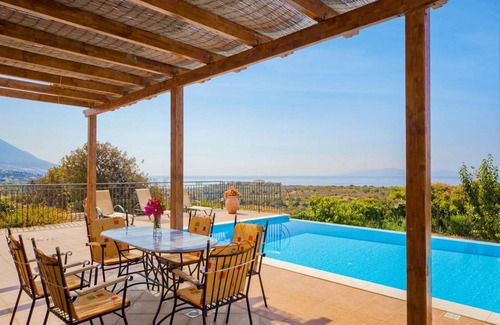 Karavados Villa | Stamo, Beautiful villa in Trapezaki w/