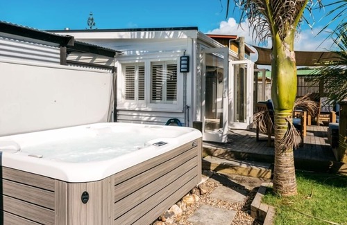 Oneroa House | Stunning, island time holiday retreat