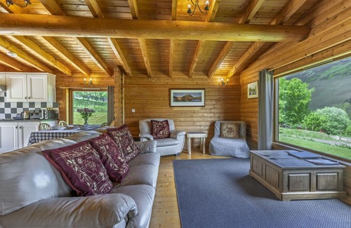 Spittal of Glenshee House | Stunning villa for 4 people with WIFI, hot tub