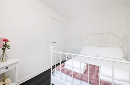 Glasgow House | Stylish 3BR Home with Garden & Free Parking - Near O2 Academy & City Centre